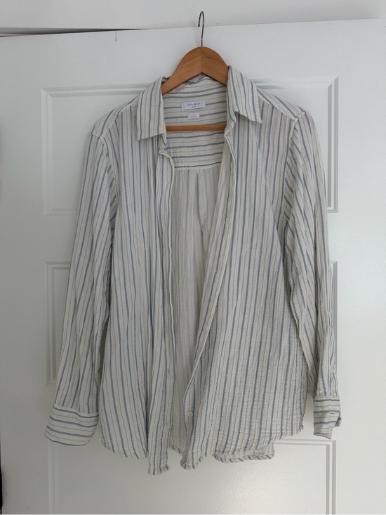 Aritzia Tops - Aritzia airplush Cotton sail Button-Up Shirt - Cream & Blue